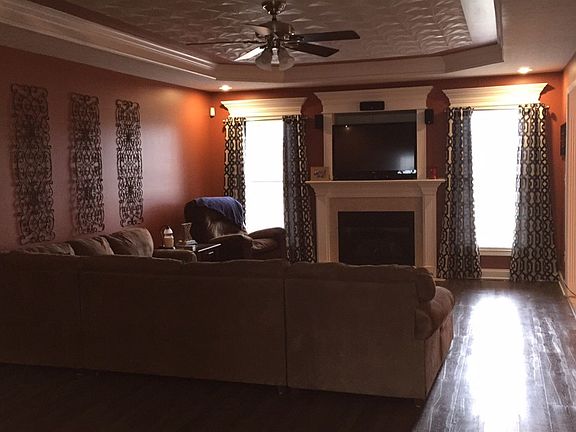LARGE OPEN FAMILY ROOM