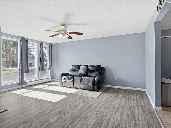 4th image of 1045 E Evergreen Dr