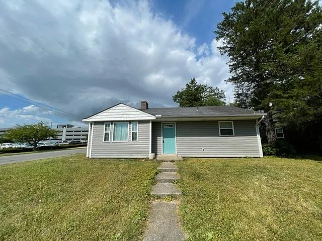 3 bed, 912 sqft, $1,500 — Photo 2