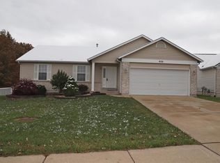 406 Honeysuckle Creek Dr, Wentzville, MO 63385
