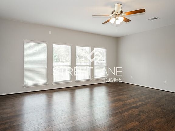 3rd image of 1401 Rainbow Parke Dr