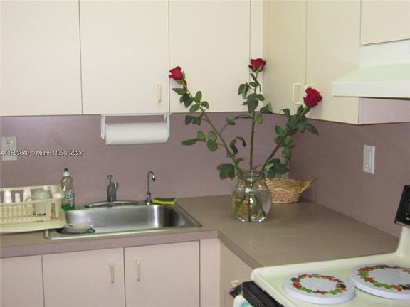 5th image of 2899 Collins Ave APT 601
