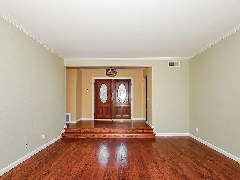 635 Pilgrim Dr — Photo 4