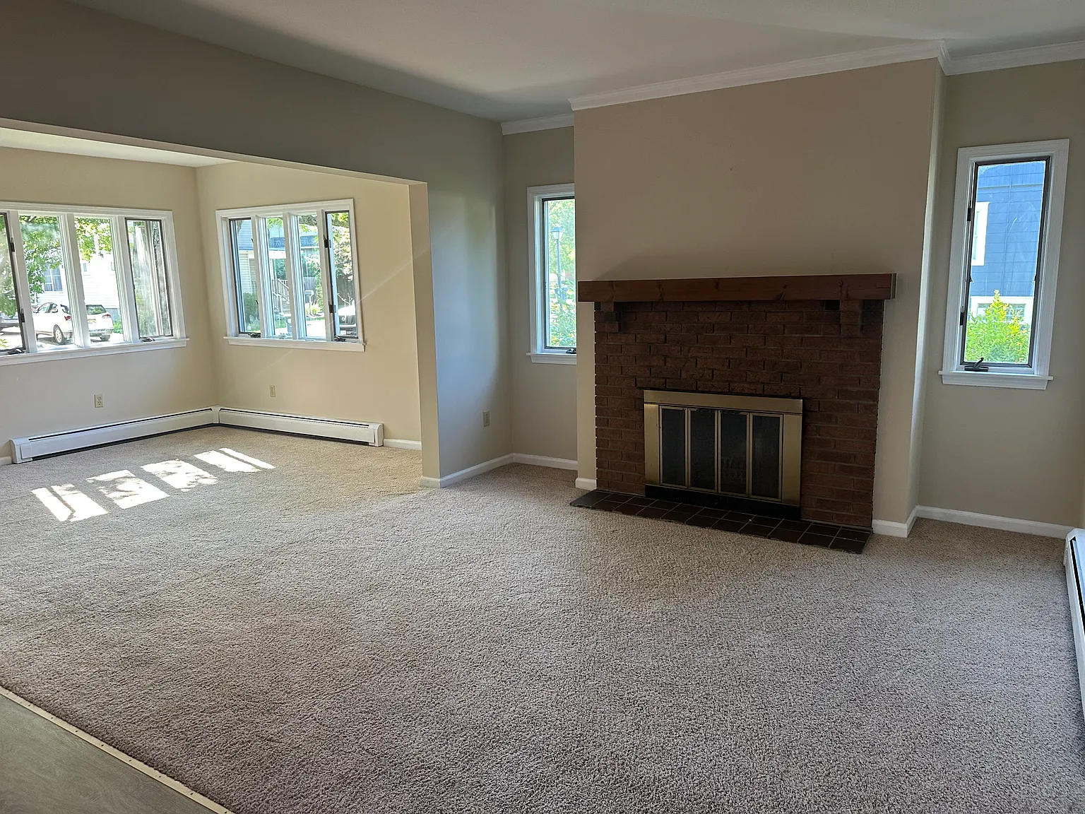 3 bed, 1280 sqft, $2,200 — Photo 2