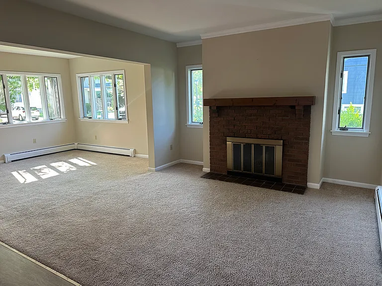 110 Chateau Ter — Photo 2