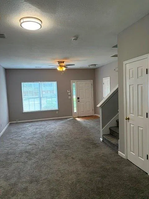 3 bed, 2.0 bath, 1376 sqft, $1,595 — Photo 3