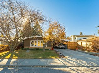 1043 N 32nd Ave NW, Calgary, AB T2K 0B3