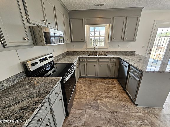 5th image of 3811 Sterling Pointe Dr Unit X10
