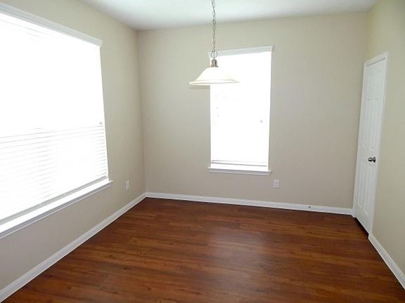4th image of 3903 Hawthorne Glen Ct