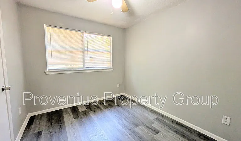 4527 Versailles Dr — Photo 17