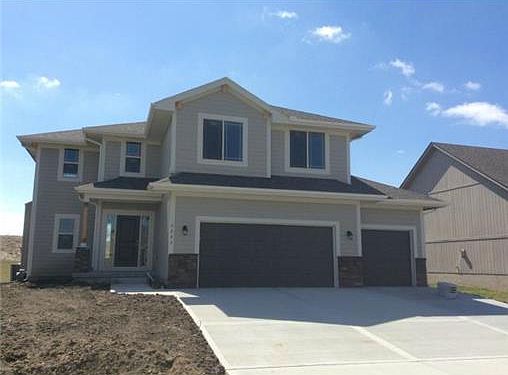1st image of 2206 NW Hedgewood Dr