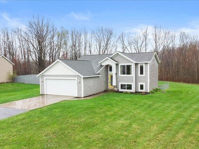 2194 Winston View Dr NE, Cedar Springs, MI, 49319