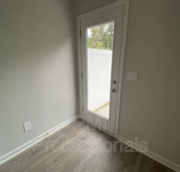 4140 Feetham Dr — Photo 5