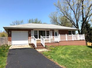 23W244 Armitage Ave, Glen Ellyn, IL