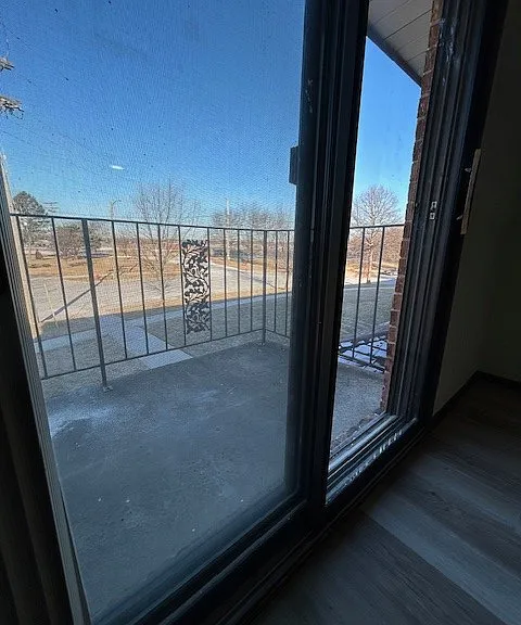 9401 W Calumet Rd — Photo 11