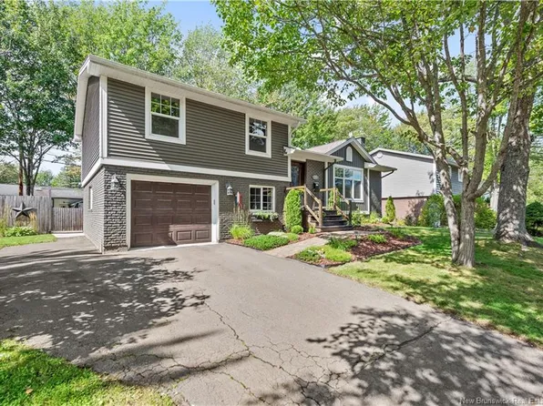 25 Chandler Cres, Moncton, NB E1E 3W6