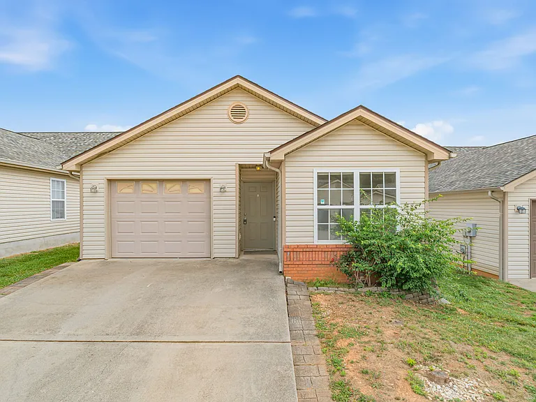 10605 Missoula Way — Photo 2