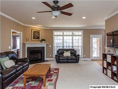 3rd image of 104 Kawana Ct