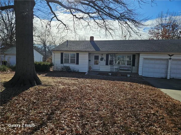 8315 E Gregory Blvd, Kansas City, MO 64133