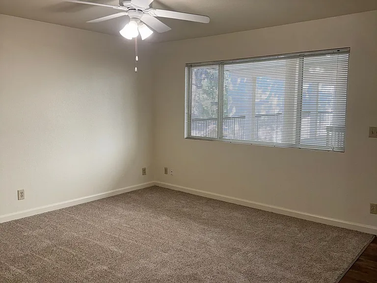2950 Portage Bay — Photo 37