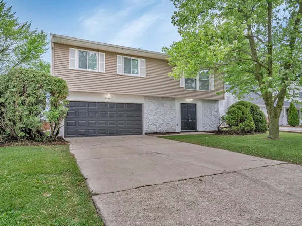 3344 Stonehurst Ct, Joliet, IL 60431