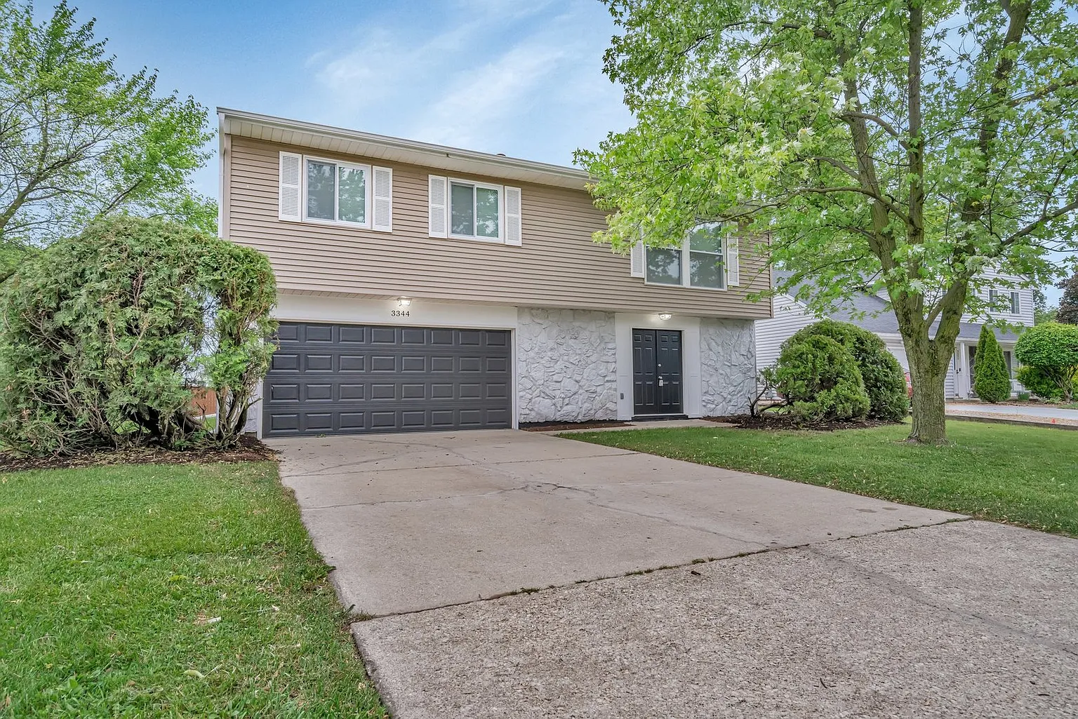 3344 Stonehurst Ct photo 1