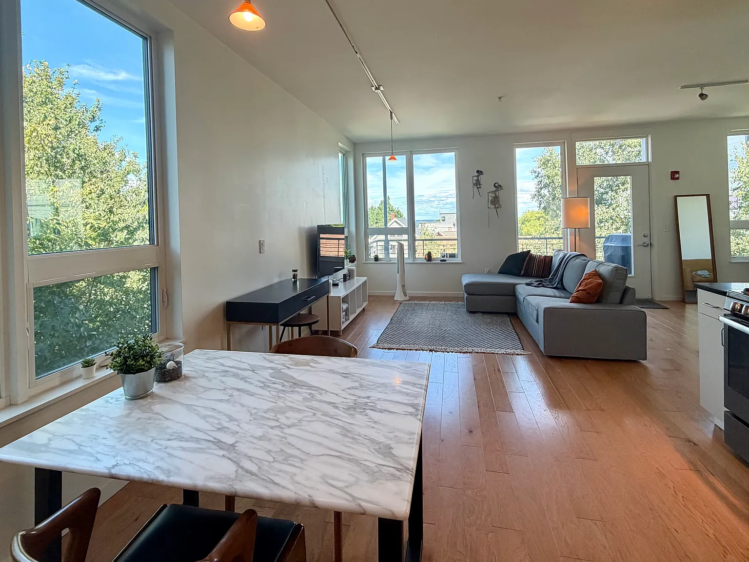1 bed, 900 sqft, $3,400 — Photo 2