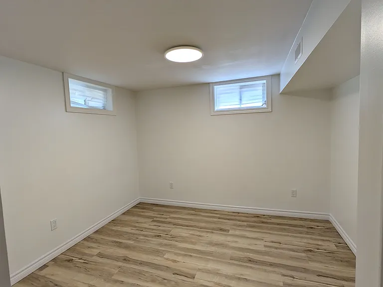 102 Kensington St #LOWER — Photo 6