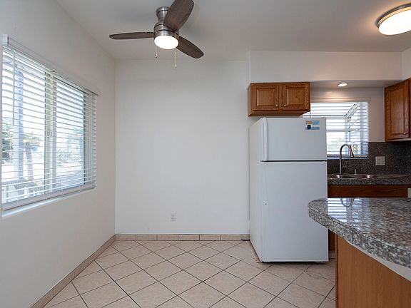 3rd image of 947 Oak Ave APT B