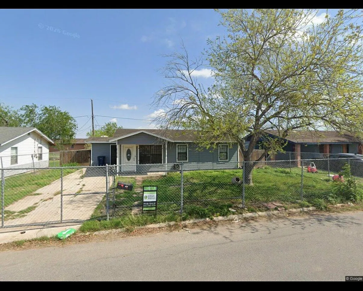 3 bed, 896 sqft, $700 — Photo 1