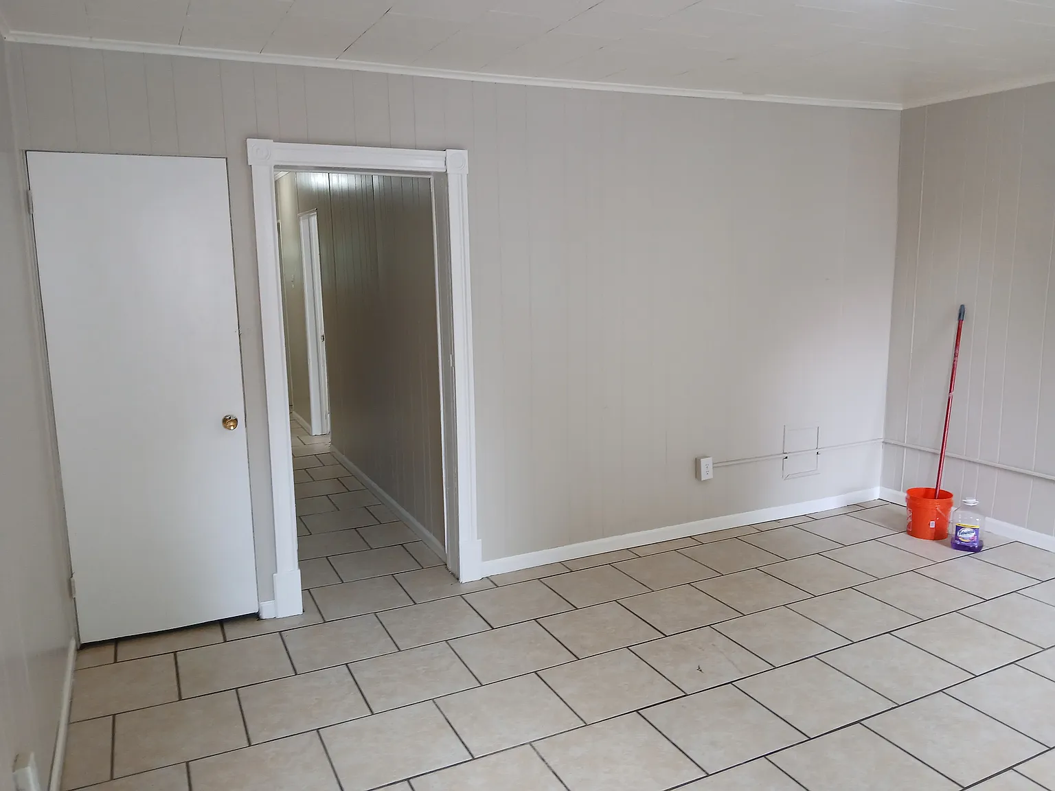 3 bed, $1,200 — Photo 2