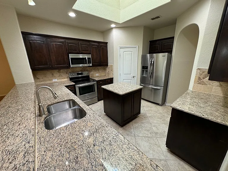 3020 Tamarack Ln — Photo 6