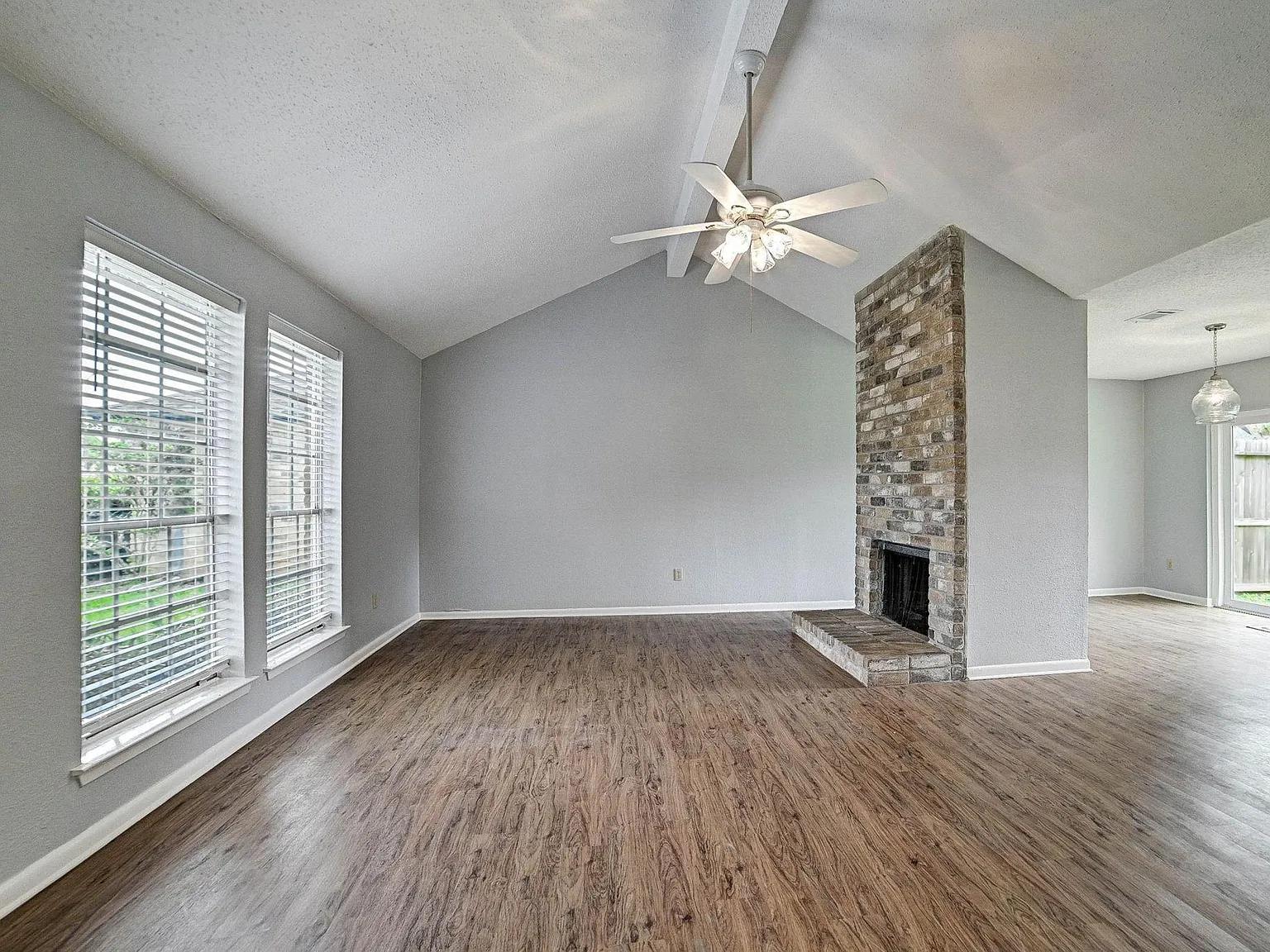 2 bed, 2.0 bath, 1111 sqft, $1,950 — Photo 4