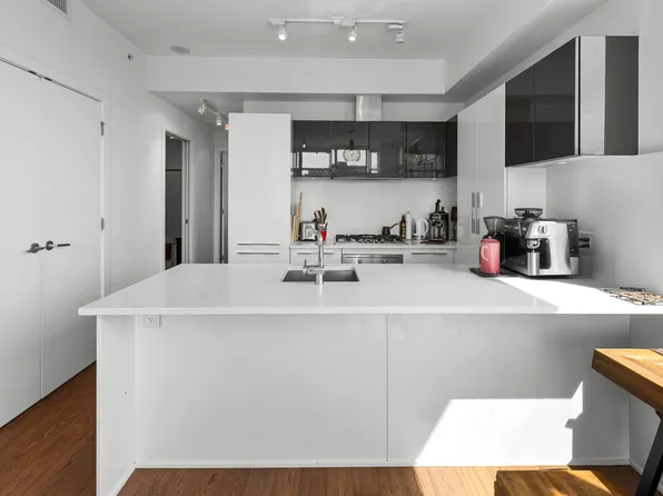108 E 1st Ave #1001, Vancouver, BC V5T 0E4