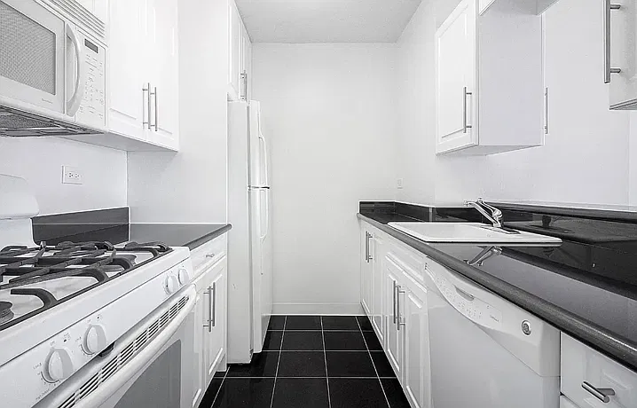 400 East 71st Street — Photo 1
