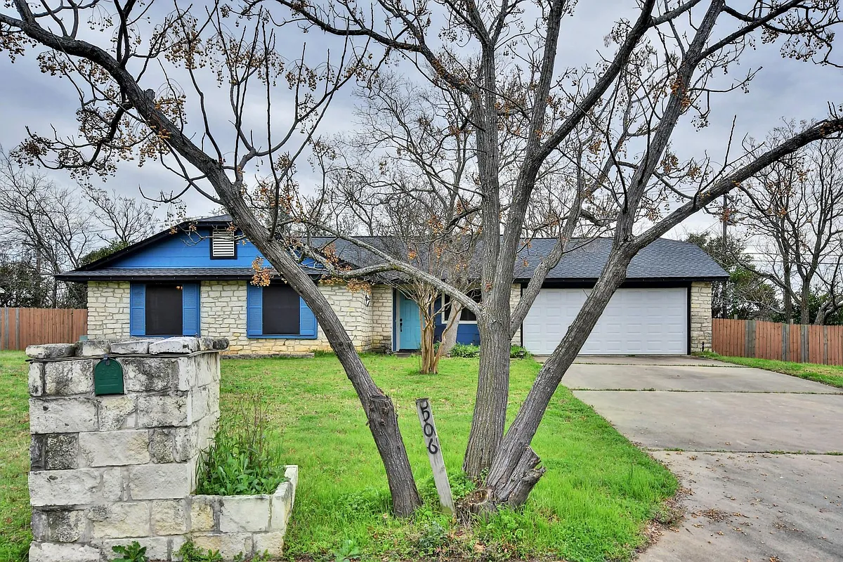 Building Photo - 506 S Mount Rushmore Dr