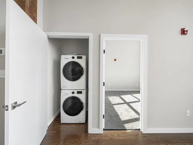 East Tioga Lofts — Photo 12