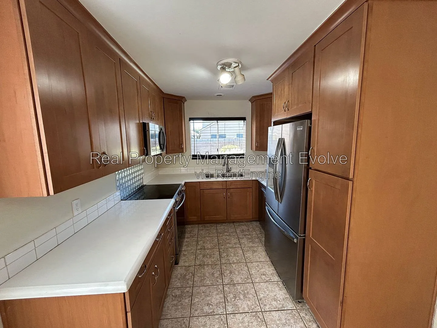 3 bed, 2.5 bath, 1579 sqft, $1,945 — Photo 3