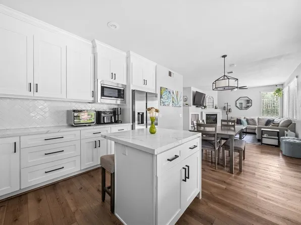 22811 Golden Locust Dr, Corona, CA 92883