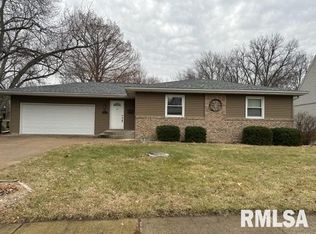 1810 Valencia Pl, Pekin, IL