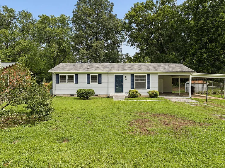 900 Velma Ln — Photo 1