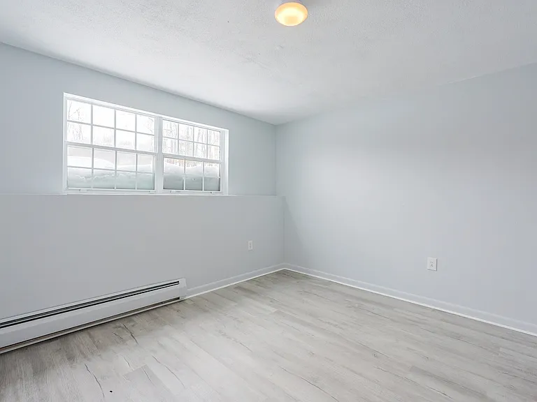26 Williamsburg Ct #4 — Photo 14