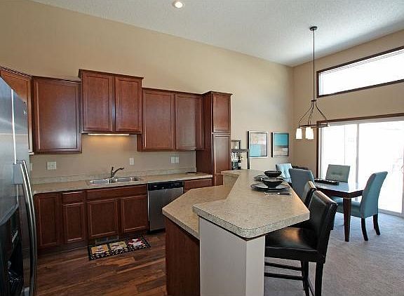 3rd image of 476 Stonewood Ln