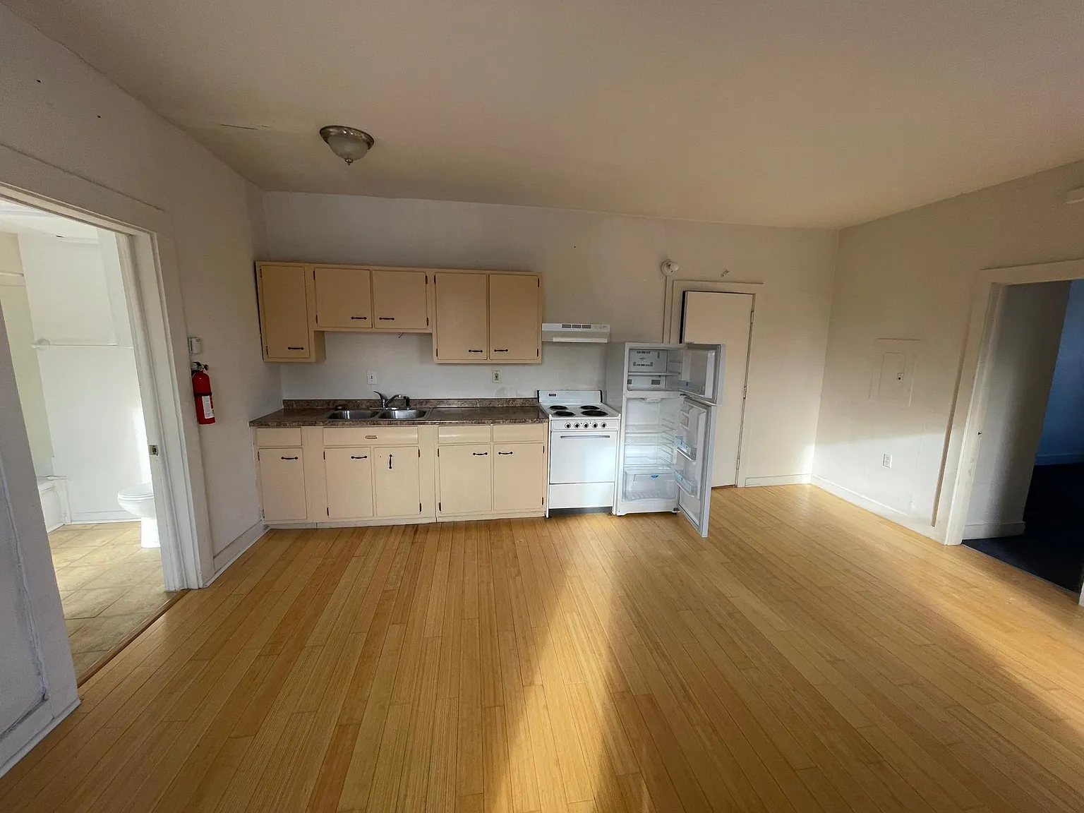 2 bed, 700 sqft, $1,675 — Photo 2