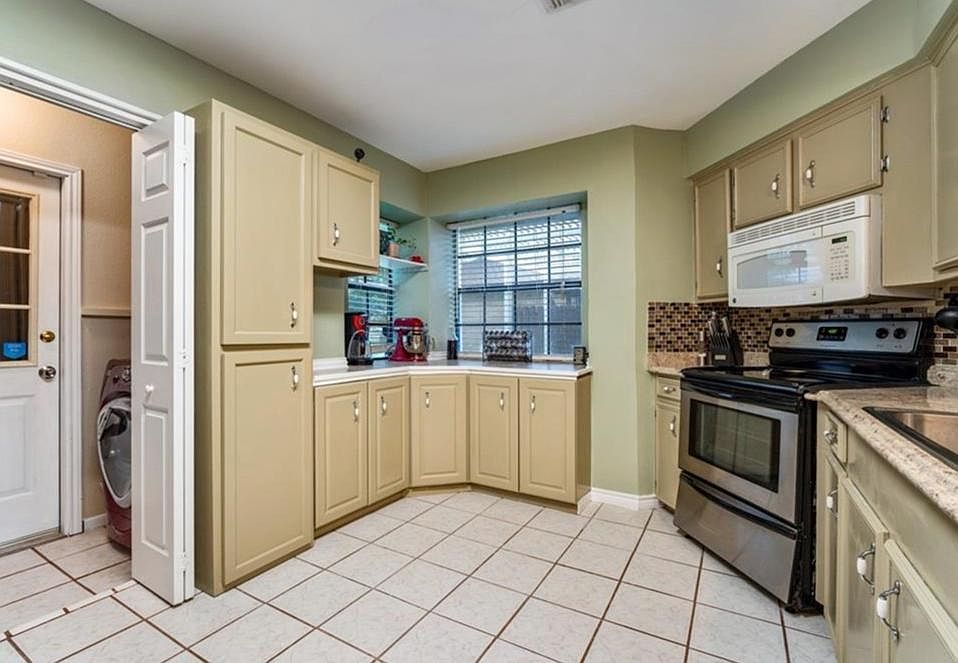 1st image of 7057 Clubgate Dr