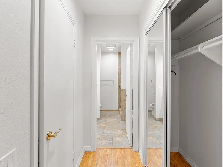 4915 Tyrone Ave #215 — Photo 24