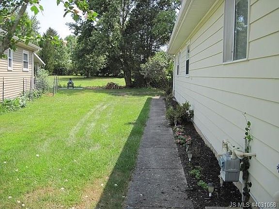 3rd image of 17 Bonaire Dr