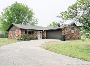 110 E Briarwood Dr, Davis, OK 73030