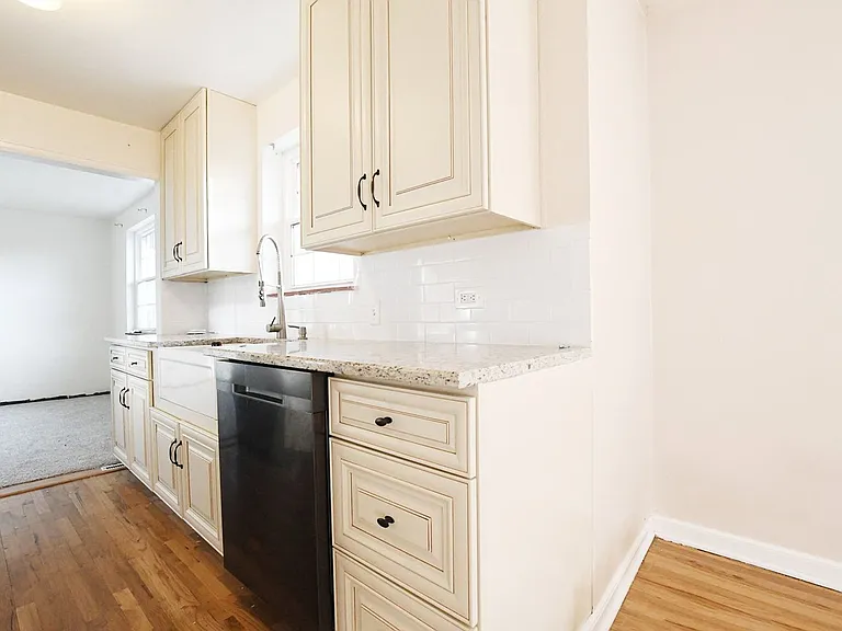 3025 Holly St — Photo 2