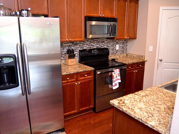 3rd image of 1711 Oakbrook Lake Dr